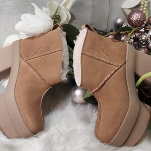 Ugg women Heights  Chestnut Platform Mini Boot New